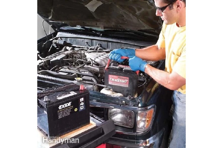 How long before car battery dies with radio on?